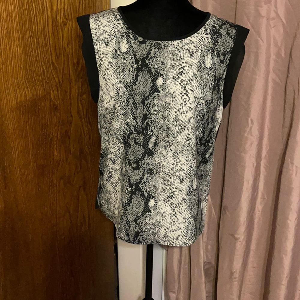🔥CLEARANCE 🔥W118 by Walter Baker snake print top,sz.M